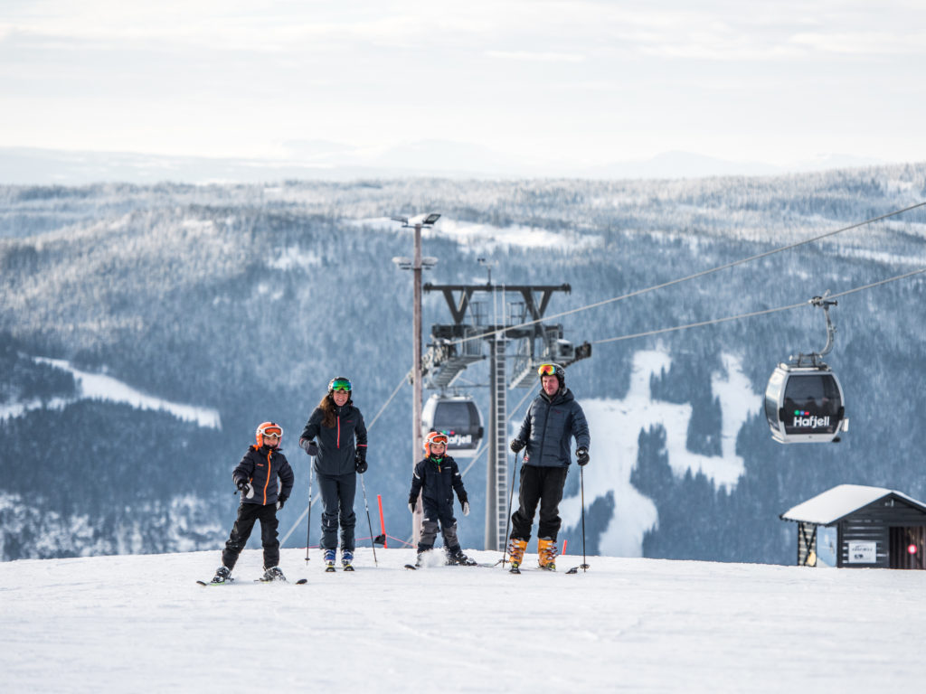 800x600_DSC1171-GisleJohnsen-VisitLillehammer Hafjell Alpinsenter med utsikt mot heis og Fakkelmann på andre siden