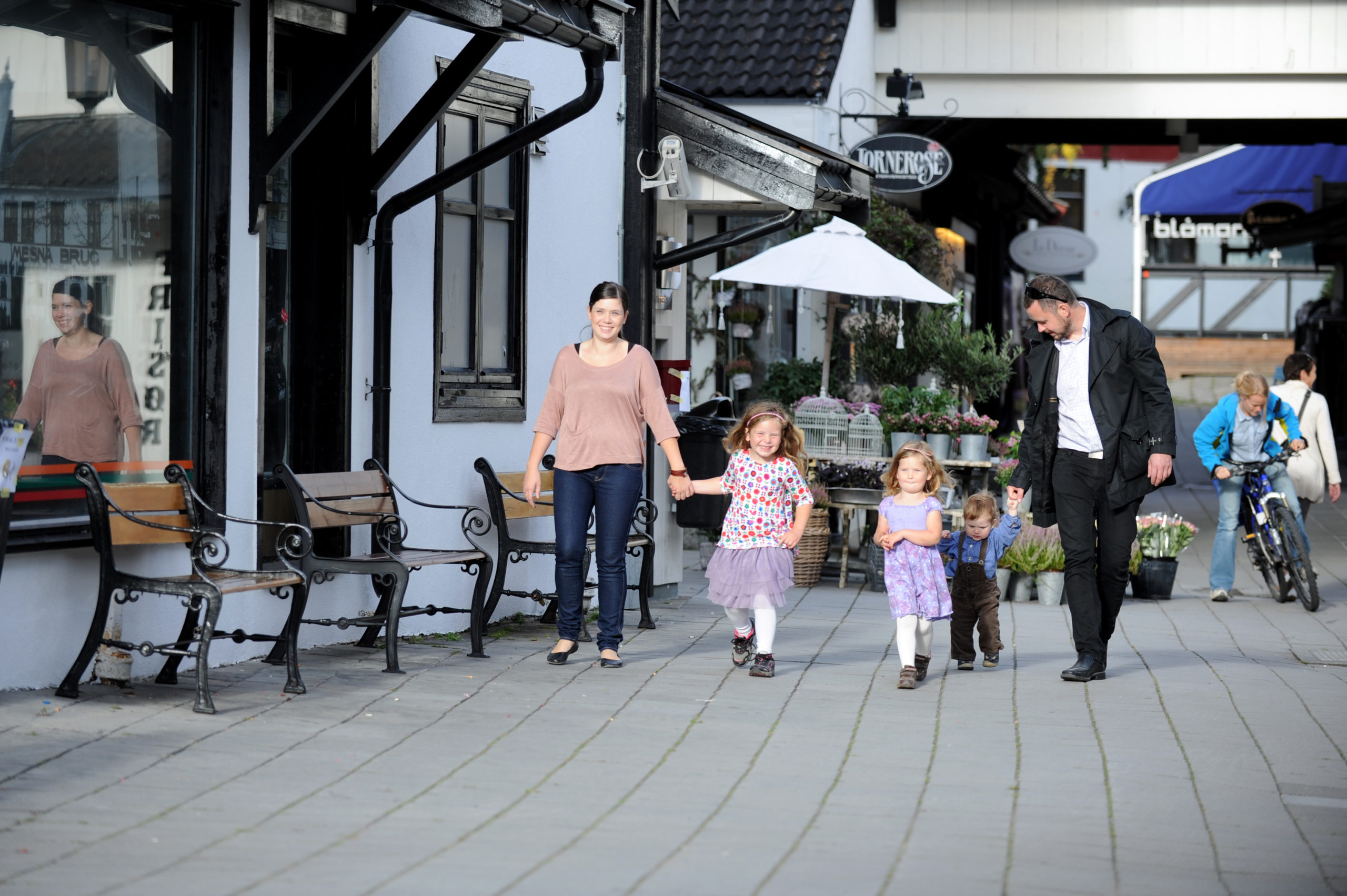 ZOM_5990-LillehammerSentrum-Sommer-EsbenHaakenstad Familie på shopping i Lillehammer sentrum
