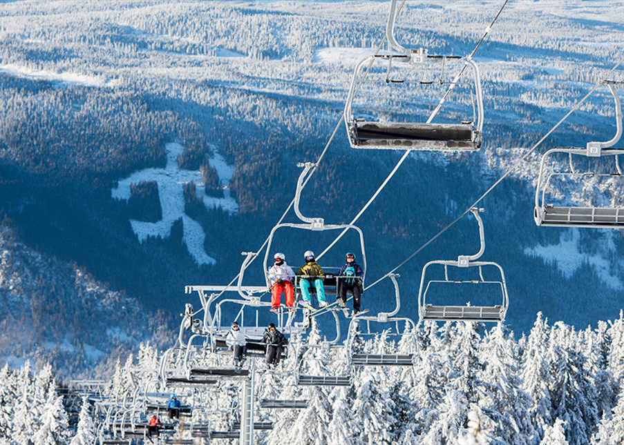 Hafjell4 Hafjell Alpinsenter med utsikt mot heis og Fakkelmannen på andre siden