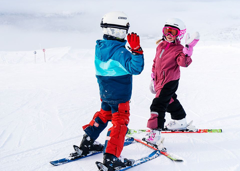 Skeikampen-barn Barn i alpinbakken på Skeikampen