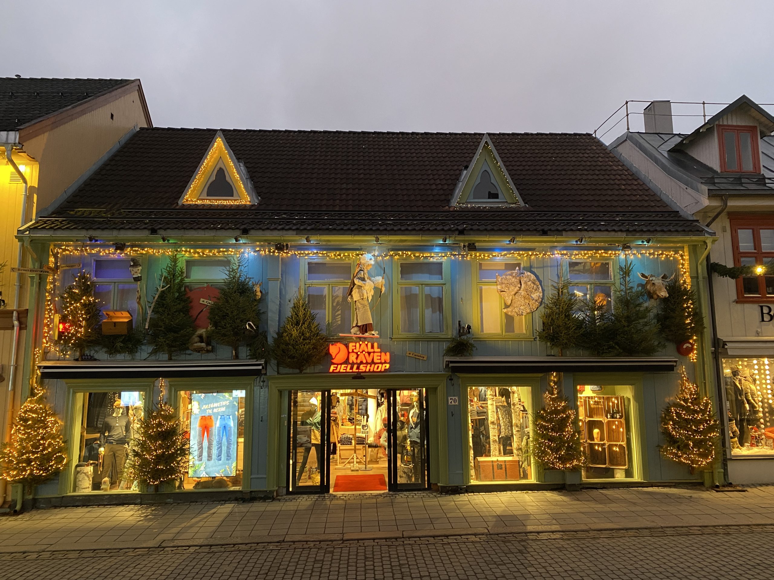 Fasaden til Fjellshop i Lillehammer sentrum