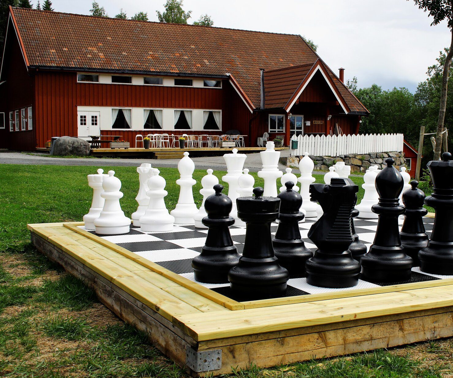Stort sjakkbrett hos Camp Sjusjøen
